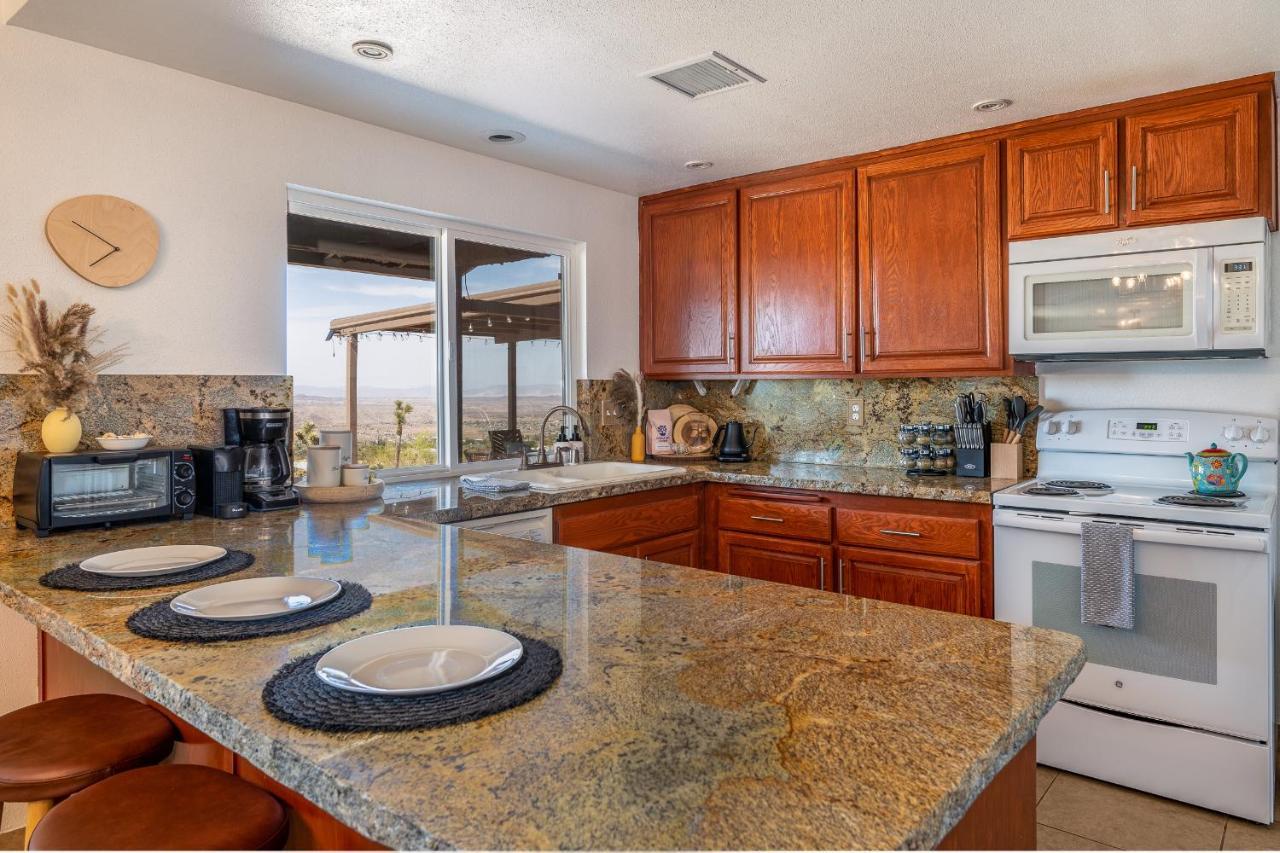 The Full Moon, Joshua Tree: Hot Tub, Sauna, Views Villa